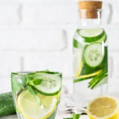 Bezpieczne drinki dla cukrzyków: co pić, by kontrolować cukier?