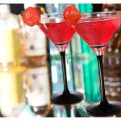 Najlepsze drinki z martini czerwonym, które zachwycą Twoich gości