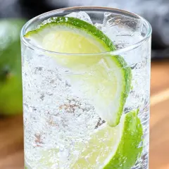 Najlepsze drinki ze Sprite, które zaskoczą Twoich gości i zachwycą smakiem