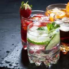 Najlepsze przepisy na drinki czerwone, które zachwycą Twoich gości