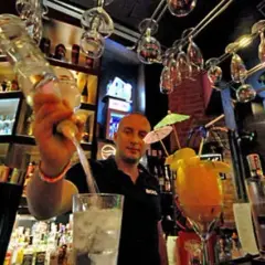 Najlepsze drink bary w Toruniu - Gdzie znaleźć wyjątkowe koktajle