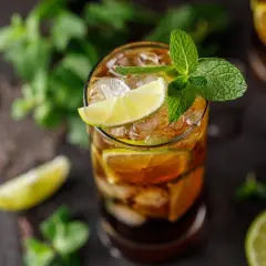 Pyszne przepisy na drinki z Coca-Colą, które musisz spróbować
