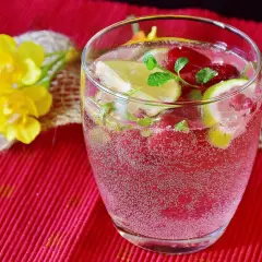 Najlepsze drinki z czerwonego wina – proste przepisy i porady dla każdego