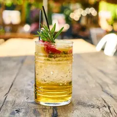 Przepisy na drinki z liczi, które zachwycą Twoje podniebienie