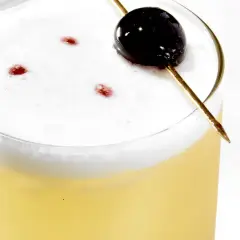 Pyszne drinki sour: odkryj najlepsze przepisy na koktajle
