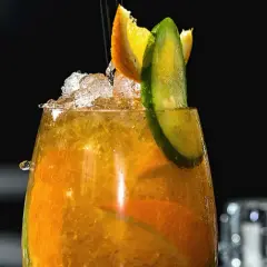 Najlepsze drinki z Metaxą, które zaskoczą Twoich gości
