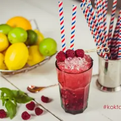 Najlepsze drinki z syropem malinowym, które zachwycą Twoje podniebienie