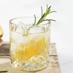 Orzeźwiające drinki z miodem pitnym, które zachwycą każdego latem