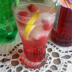 Najlepsze drinki z grenadiną i sprite, które zaskoczą Twoich gości