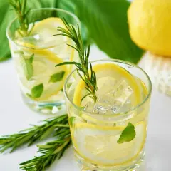 Najlepsze drinki z cytrynówką, które zaskoczą Twoich gości