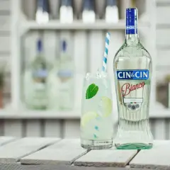 Pomysły na drinki z cin cin, które zachwycą Twoich gości