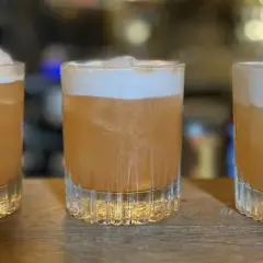 Drinki z białkiem: Jak stworzyć aksamitne koktajle z białkiem jaja