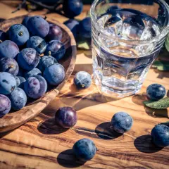 Najlepsze drinki ze śliwowicą, które zaskoczą Twoich gości
