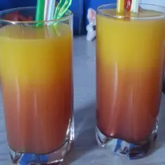 Orzeźwiający drink ze spritem i sokiem malinowym na letnie wieczory
