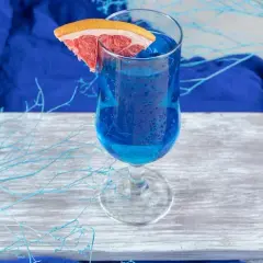 Pyszne drinki z blue curacao i sokiem ananasowym, które musisz spróbować