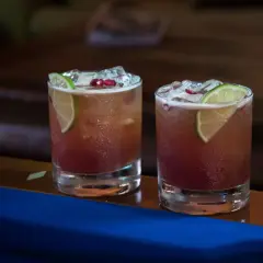 Pyszne drinki z sokiem z granatu, które zachwycą Twoich gości