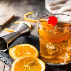 Najlepsze drinki z whiskey, które zachwycą Twoje podniebienie