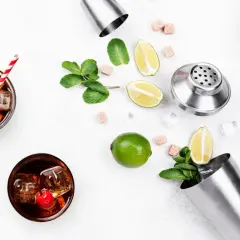 Najlepsze drinki z czystej wódki, które zaskoczą Twoich gości