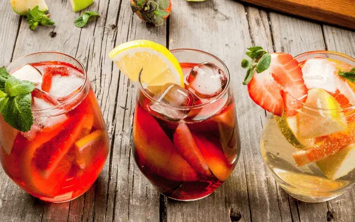 Proste drinki imprezowe, które zachwycą gości – przepisy i porady na udaną imprezę