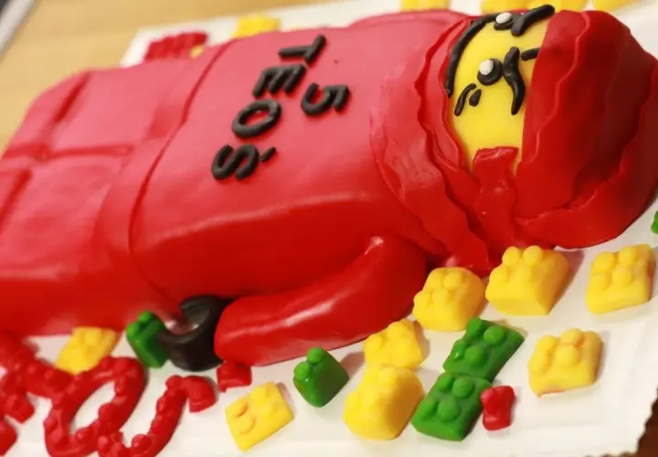 Jak zrobić tort Lego Ninjago – prosta instrukcja krok po kroku