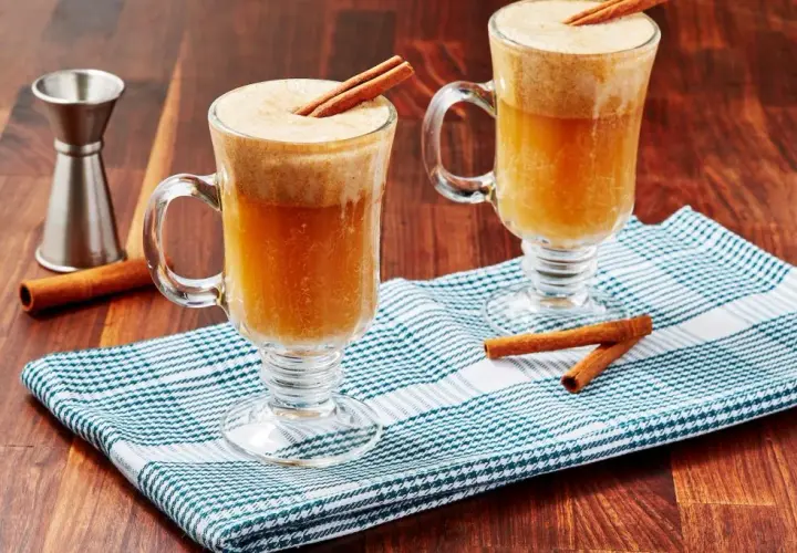 Rozgrzewające drinki na jesień, które zachwycą Twoje zmysły
