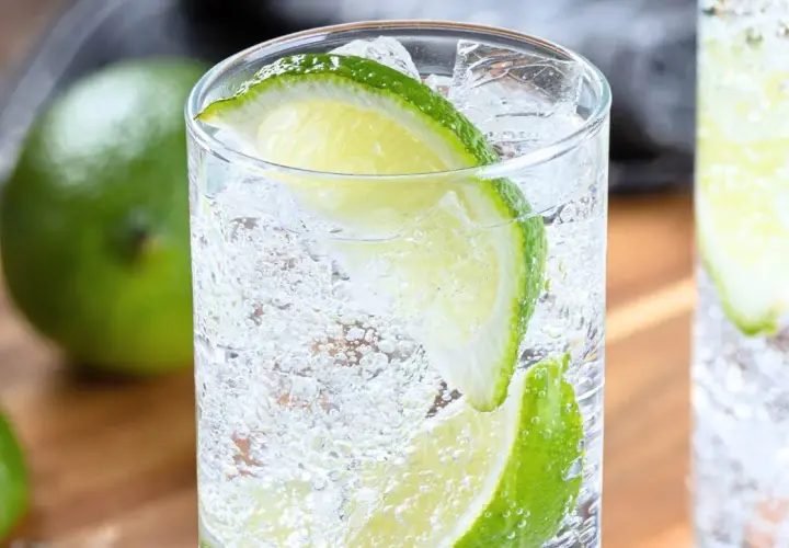 Najlepsze drinki ze Sprite, które zaskoczą Twoich gości i zachwycą smakiem