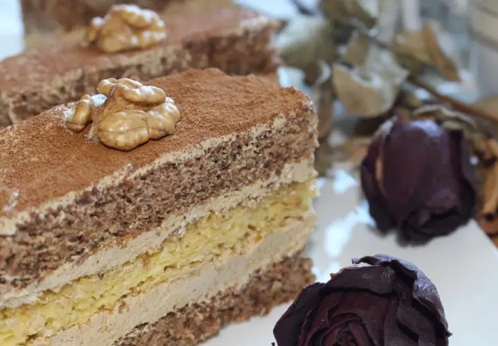 Ciasto jak tort: proste przepisy na pyszne ciasta tortowe