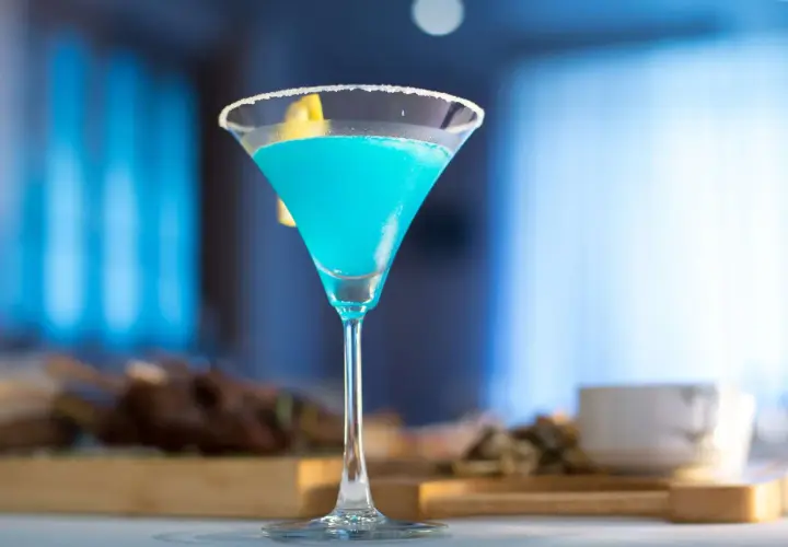 Drink z kamikaze – składniki, przepis i najlepsze wariacje do wypróbowania