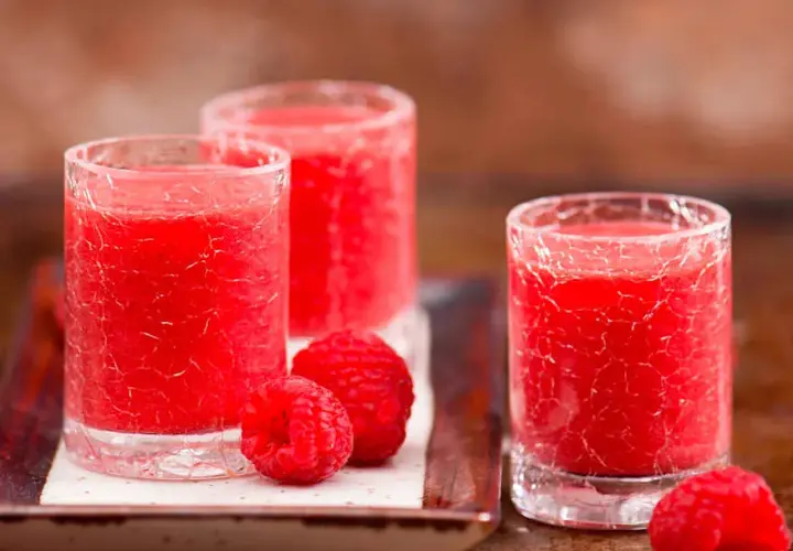 Najlepsze drinki z soplicą malinową, które zachwycą Twoich gości