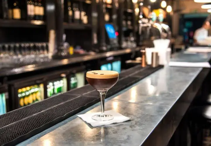 Jak zrobić idealne espresso martini - przepis, składniki i porady