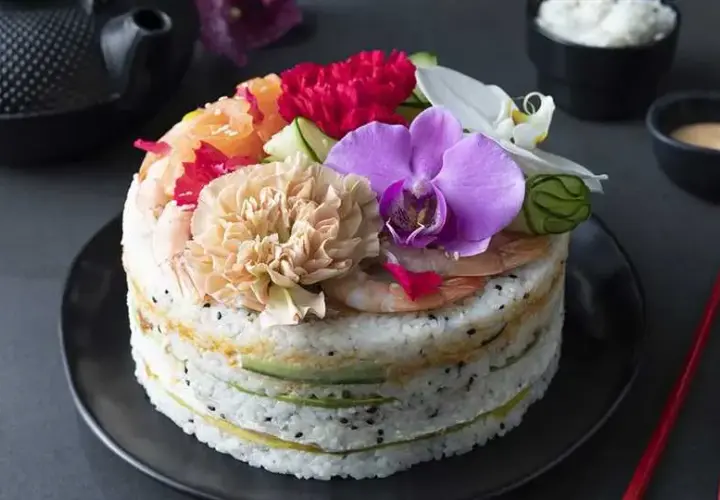 Jak zrobić tort sushi - prosta receptura i dekoracje, które zachwycą