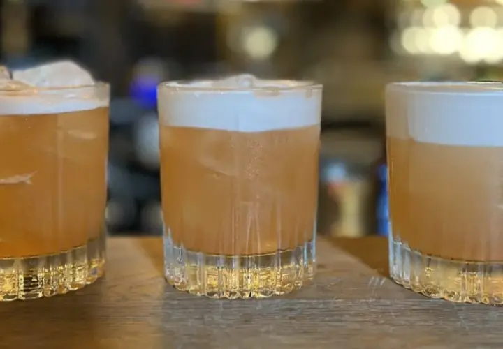 Drinki z białkiem: Jak stworzyć aksamitne koktajle z białkiem jaja