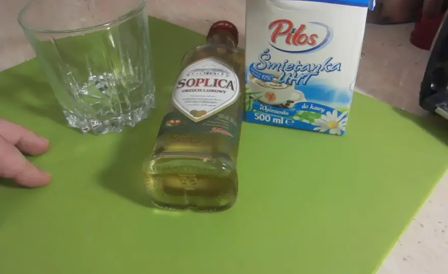 Pyszne drinki z soplicą orzech laskowy, które zaskoczą Twoich gości
