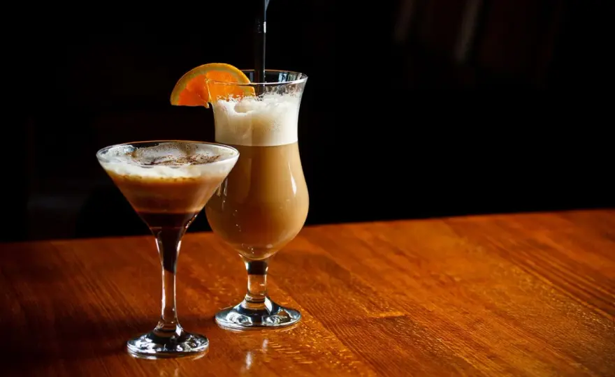 Najlepsze drinki z kawą, które zachwycą Twoich gości i Ciebie