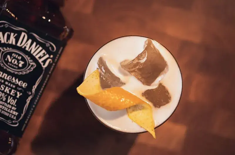Najlepsze drinki z Jackiem Danielsem, które zaskoczą Twoich gości