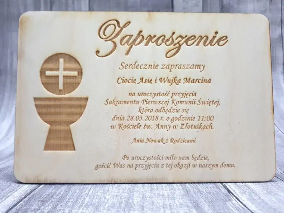 Zdjęcie Jak się pisze zaproszenie na komunię? Przykłady i porady, które pomogą