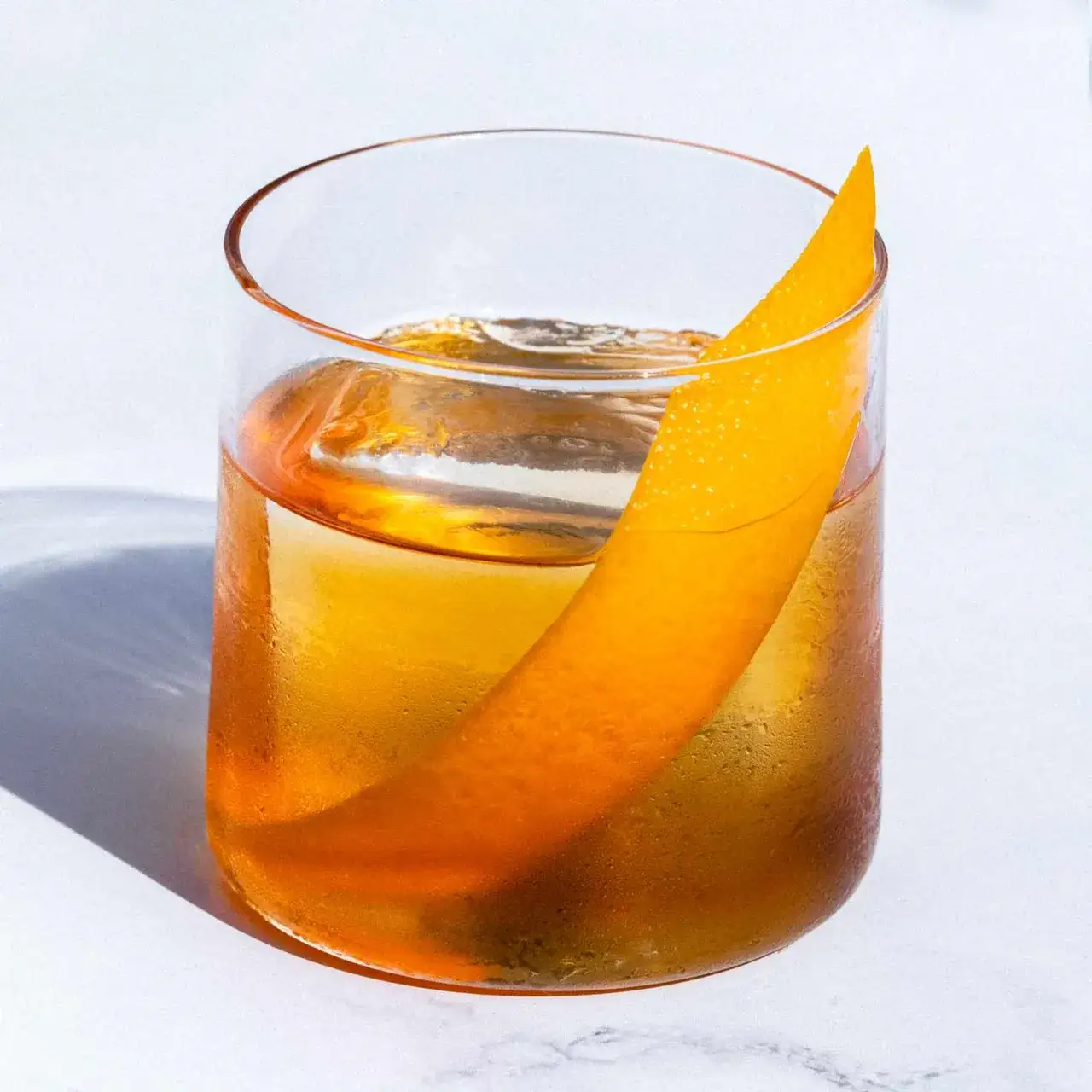 Zdjęcie Składniki do drinka old fashioned – poznaj tajemnice klasycznego koktajlu
