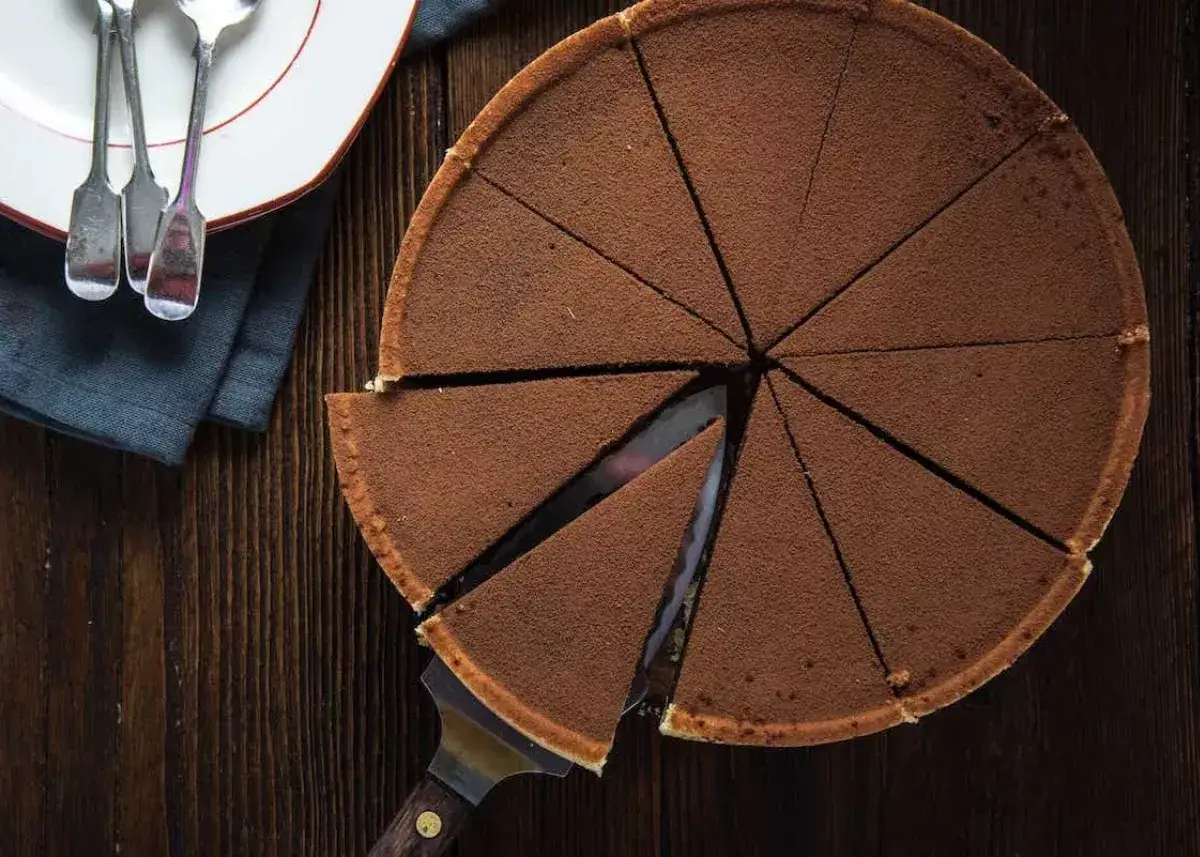 Zdjęcie Tort 16 cm na ile osób? Dowiedz się, ile gości zaskoczy!