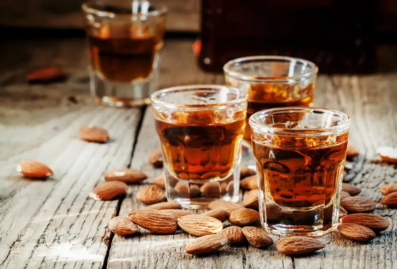 Zdjęcie Najlepsze drinki z amaretto przepisy na wyjątkowe koktajle