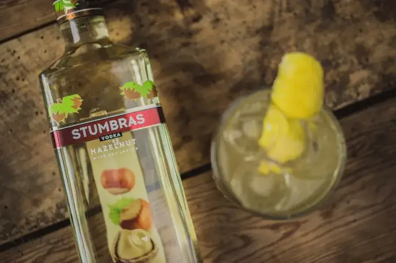Zdjęcie Najlepsze drinki z orzechówką, które zaskoczą Twoich gości