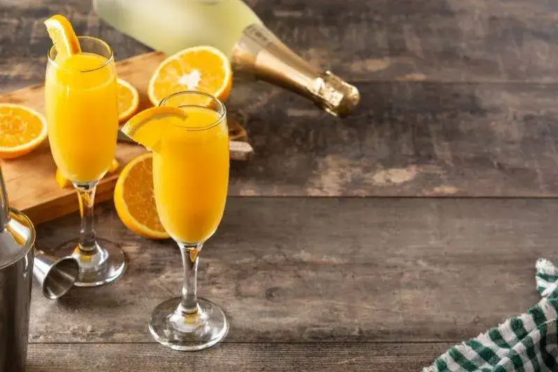 Zdjęcie Jak przygotować idealny drink z prosecco i sokiem pomarańczowym?