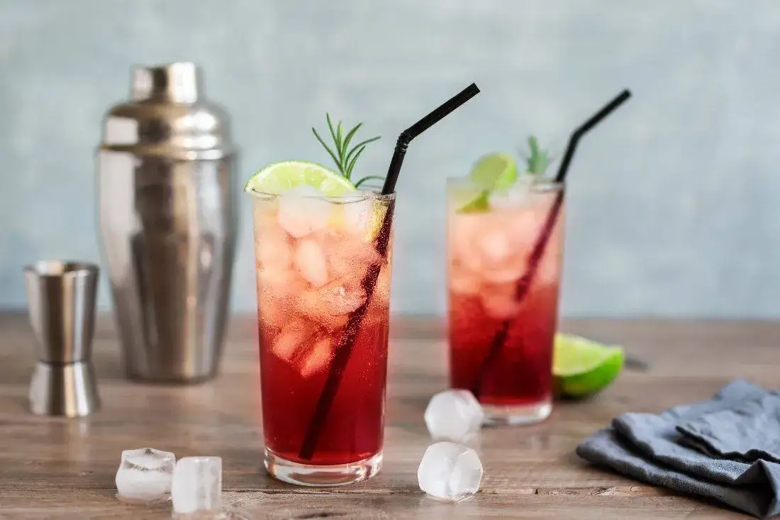 Zdjęcie Najlepsze drinki z grenadiną i sokiem pomarańczowym, które musisz spróbować